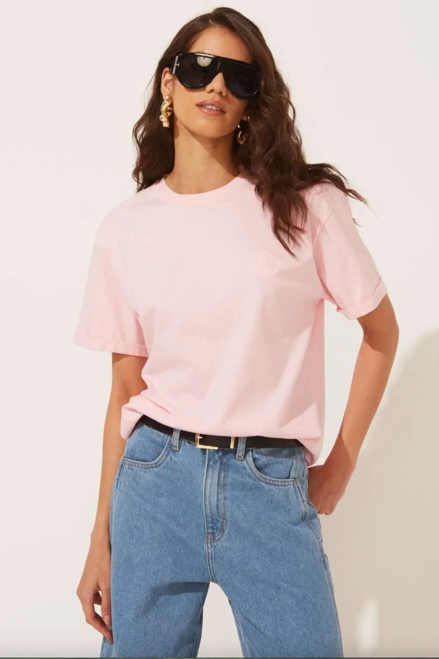 Basic T-shirt Logo